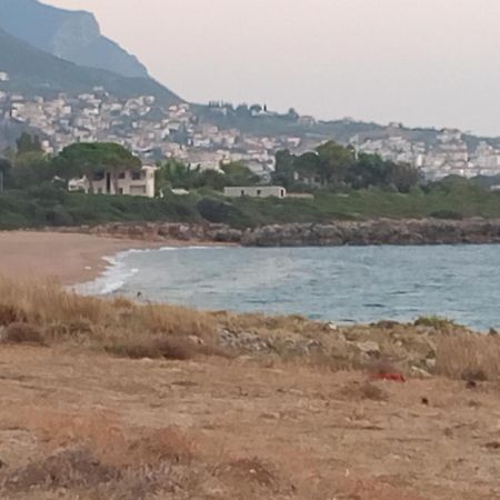 Tzanetos Seaside Villa Kyparissia Eksteriør billede