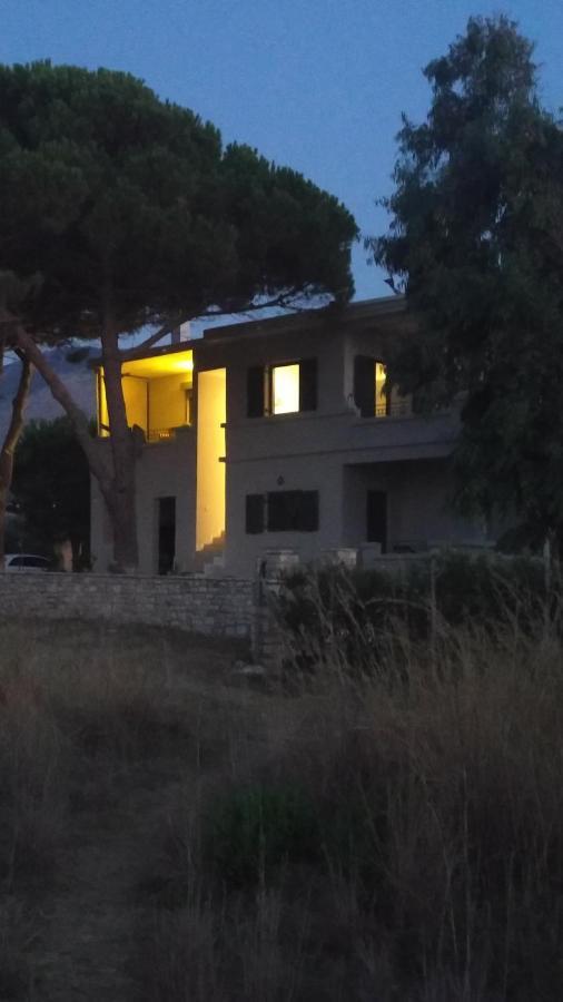 Tzanetos Seaside Villa Kyparissia Eksteriør billede