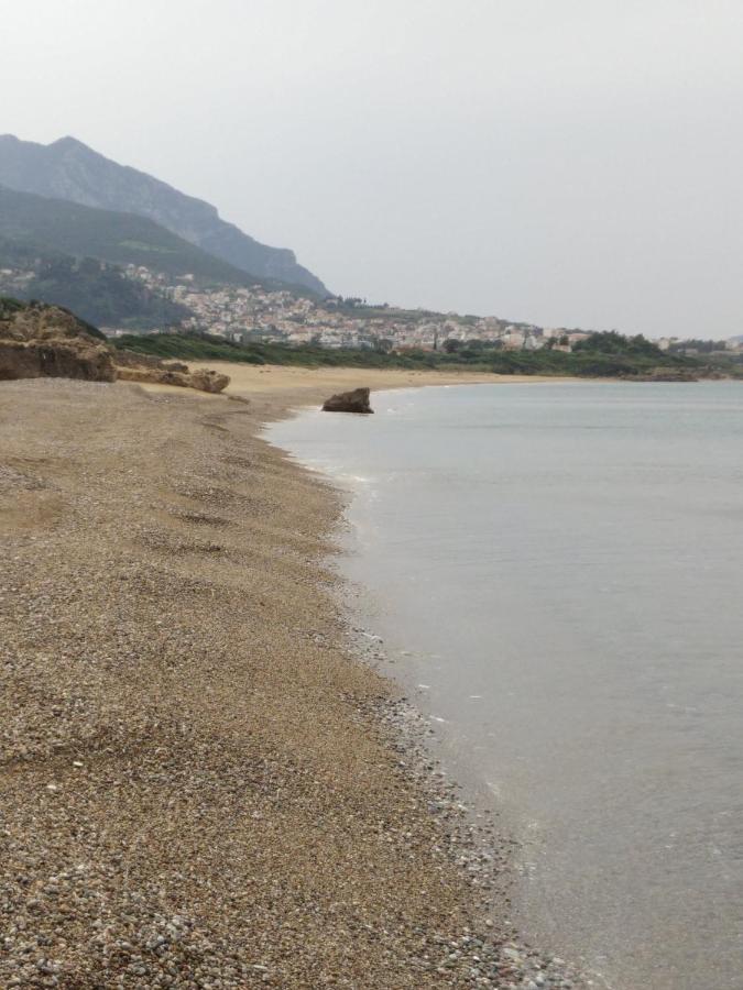 Tzanetos Seaside Villa Kyparissia Eksteriør billede