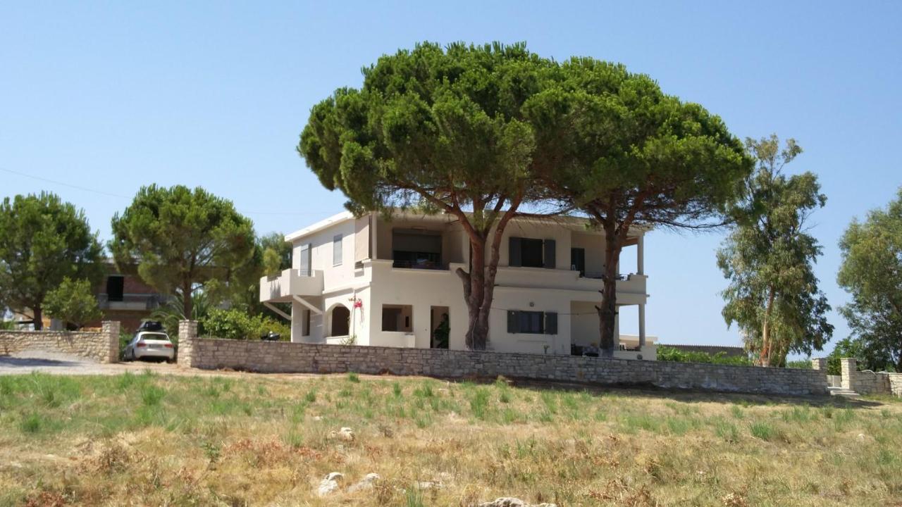 Tzanetos Seaside Villa Kyparissia Eksteriør billede