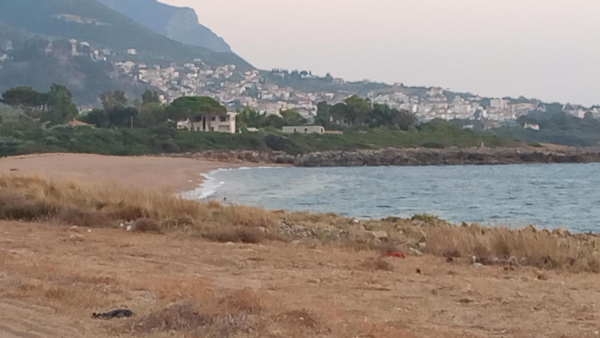 Tzanetos Seaside Villa Kyparissia Eksteriør billede
